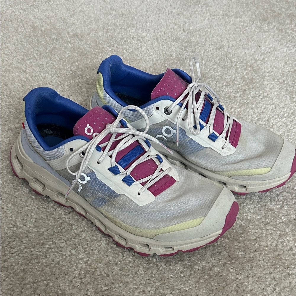 Women's OnCloud Helion Athletic Sneakers